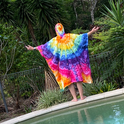 Adults tie dye Hooded beach towel - Indigo rainbow