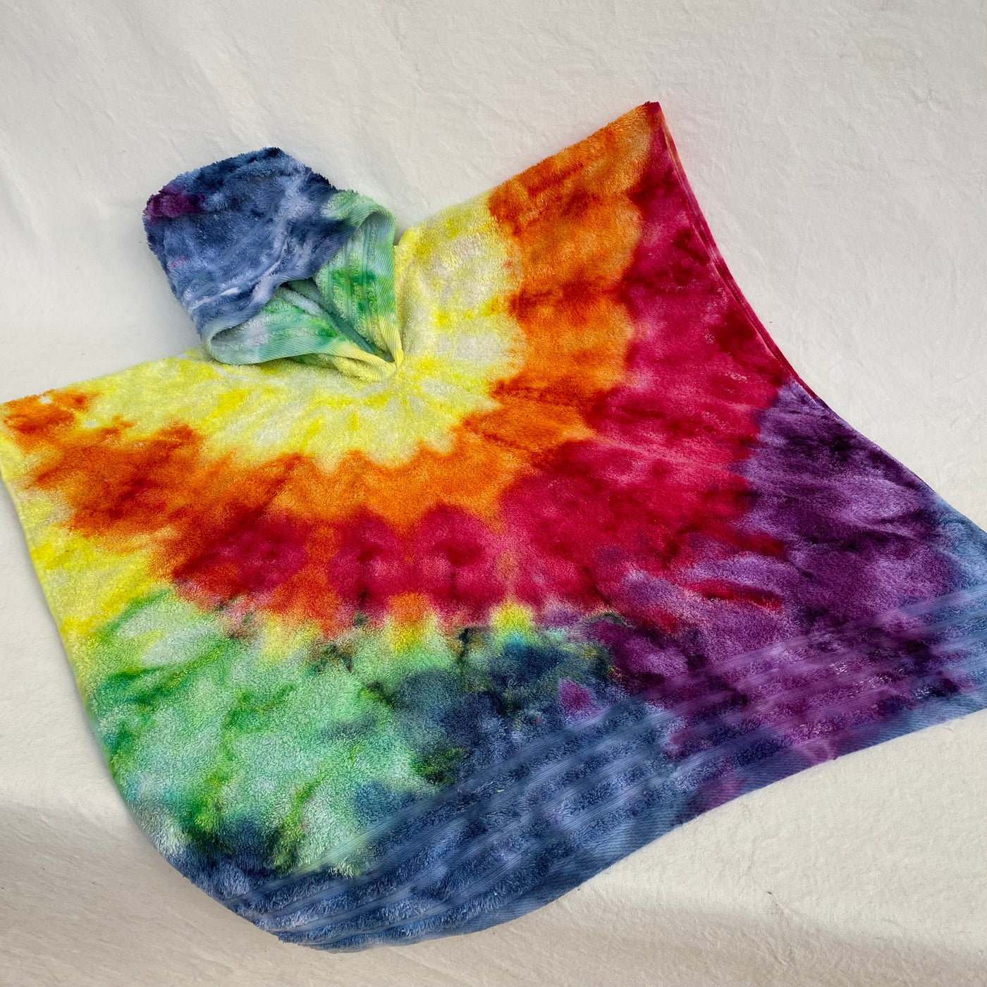 Kids tie dye Hooded beach towel - Indigo rainbow