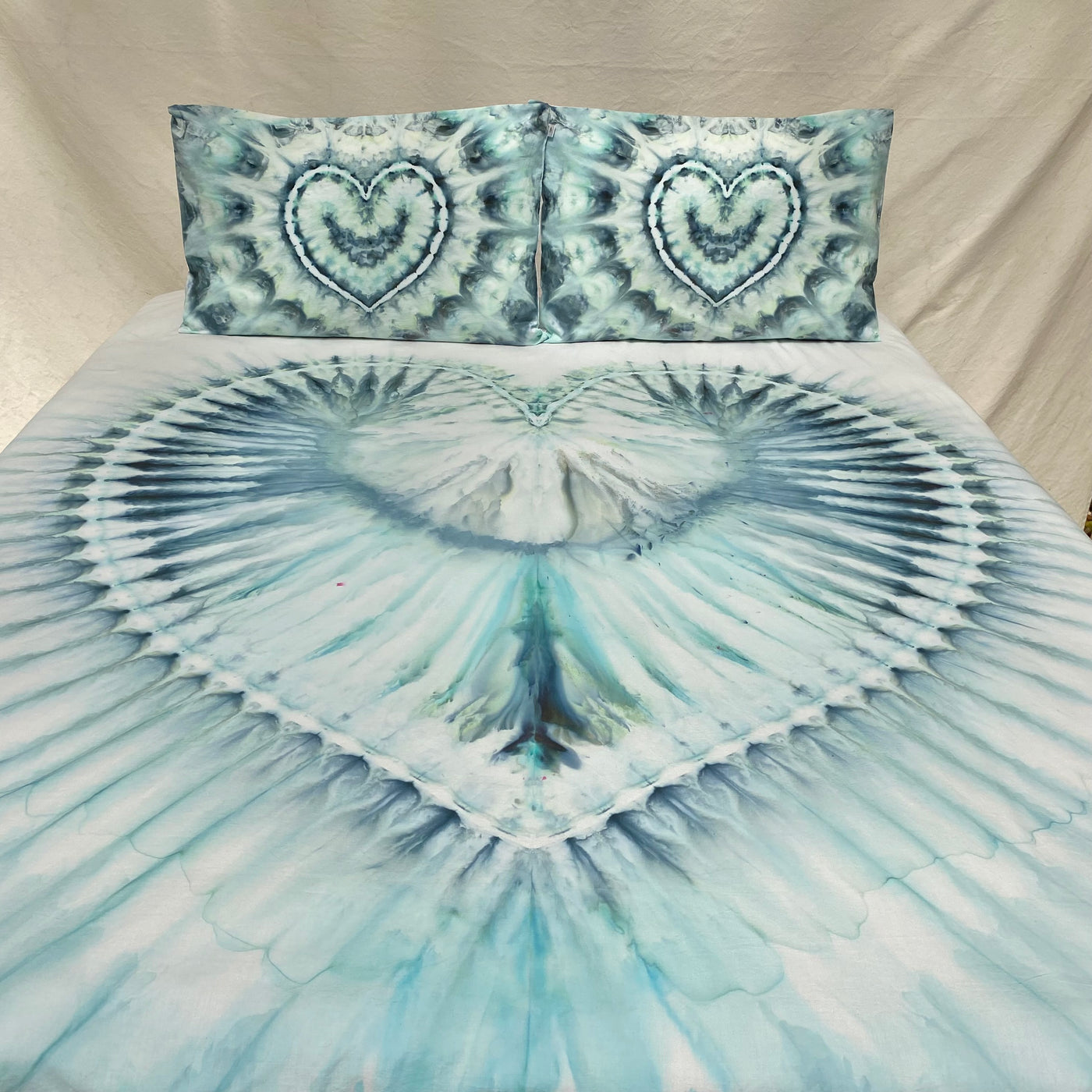 Happy Hearts| Hand dyed throw set