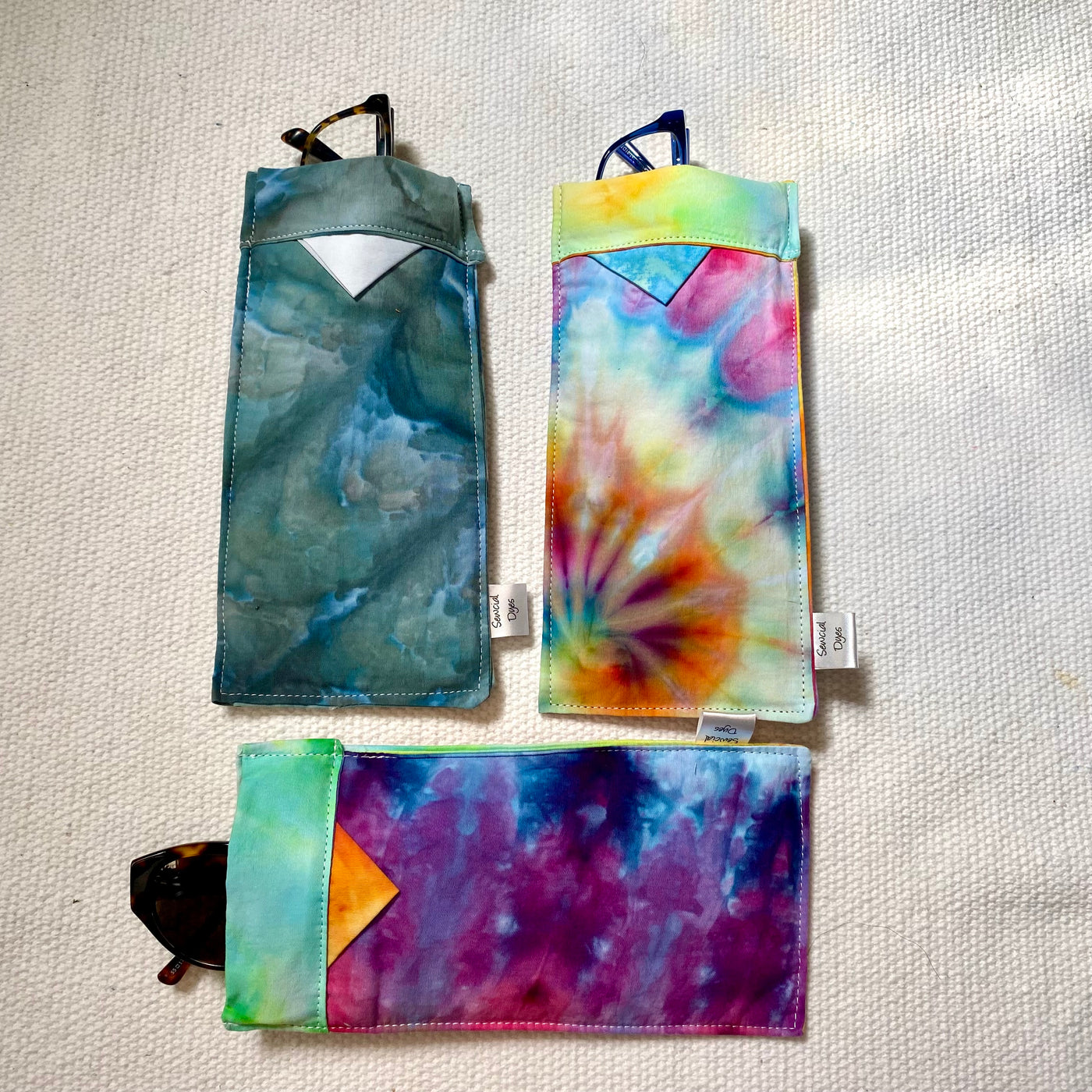 #35 Tie Dye Glasses Case - Rainbow with red tab