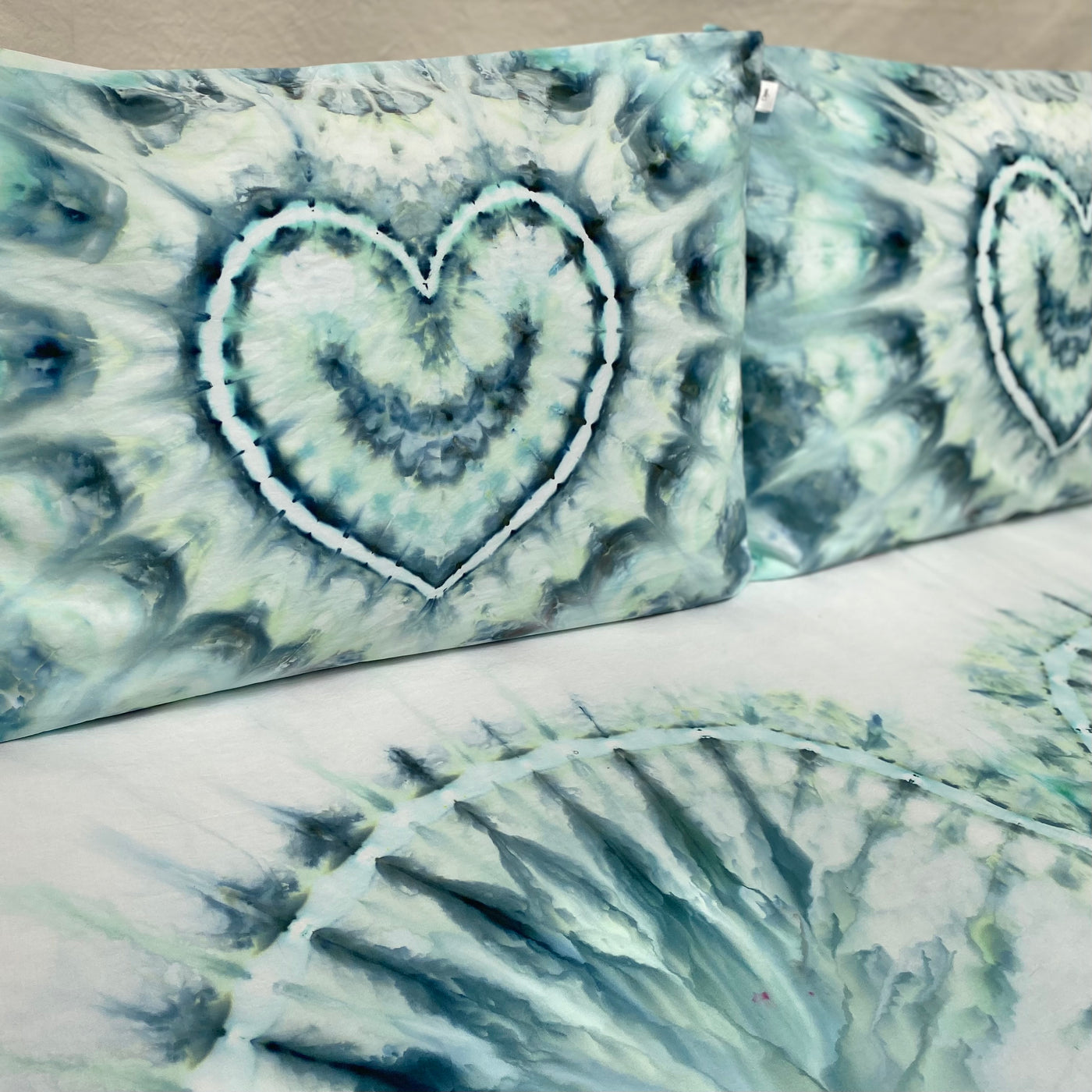 Happy Hearts| Hand dyed throw set