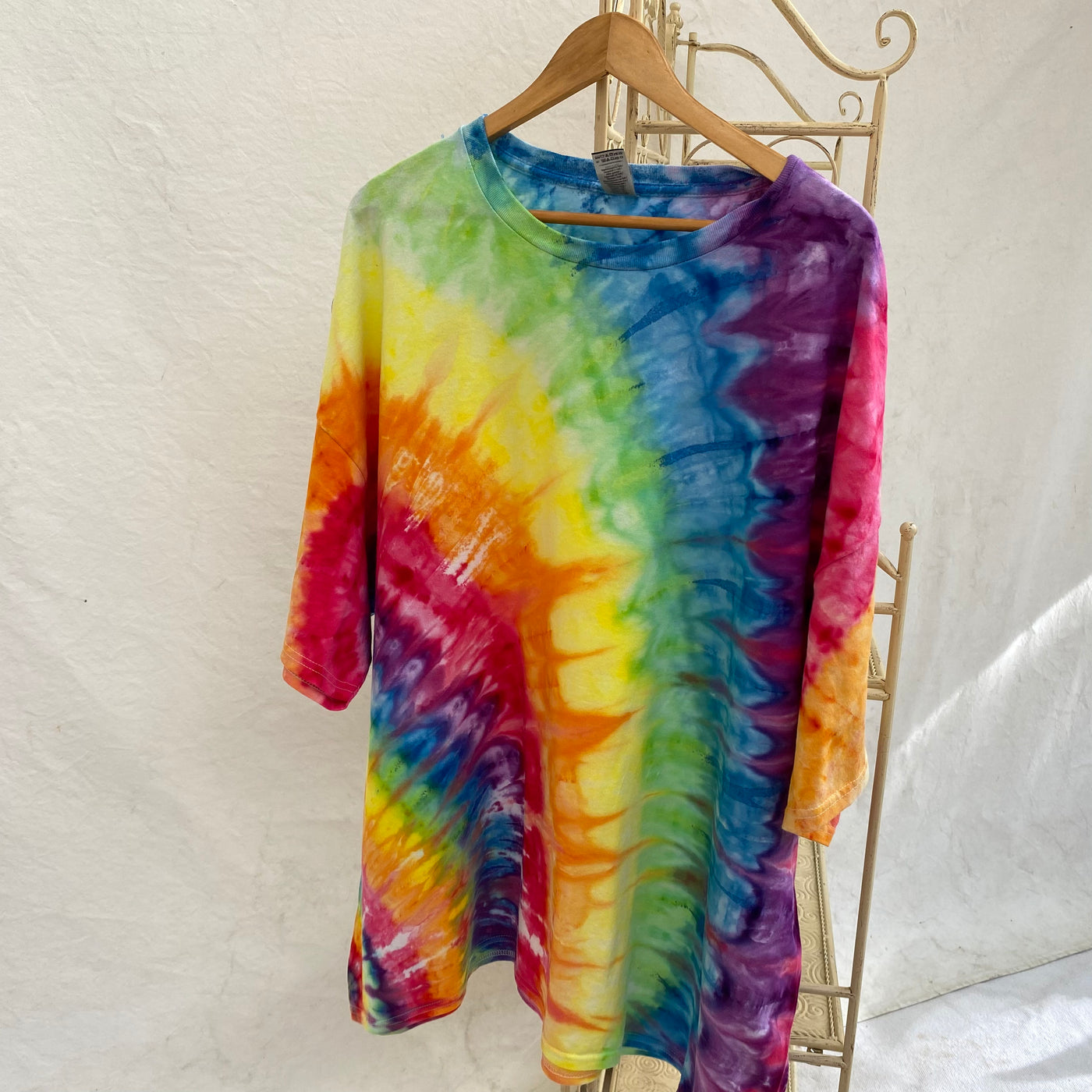 4XL - Rainbow bottom corner spiral tee shirt
