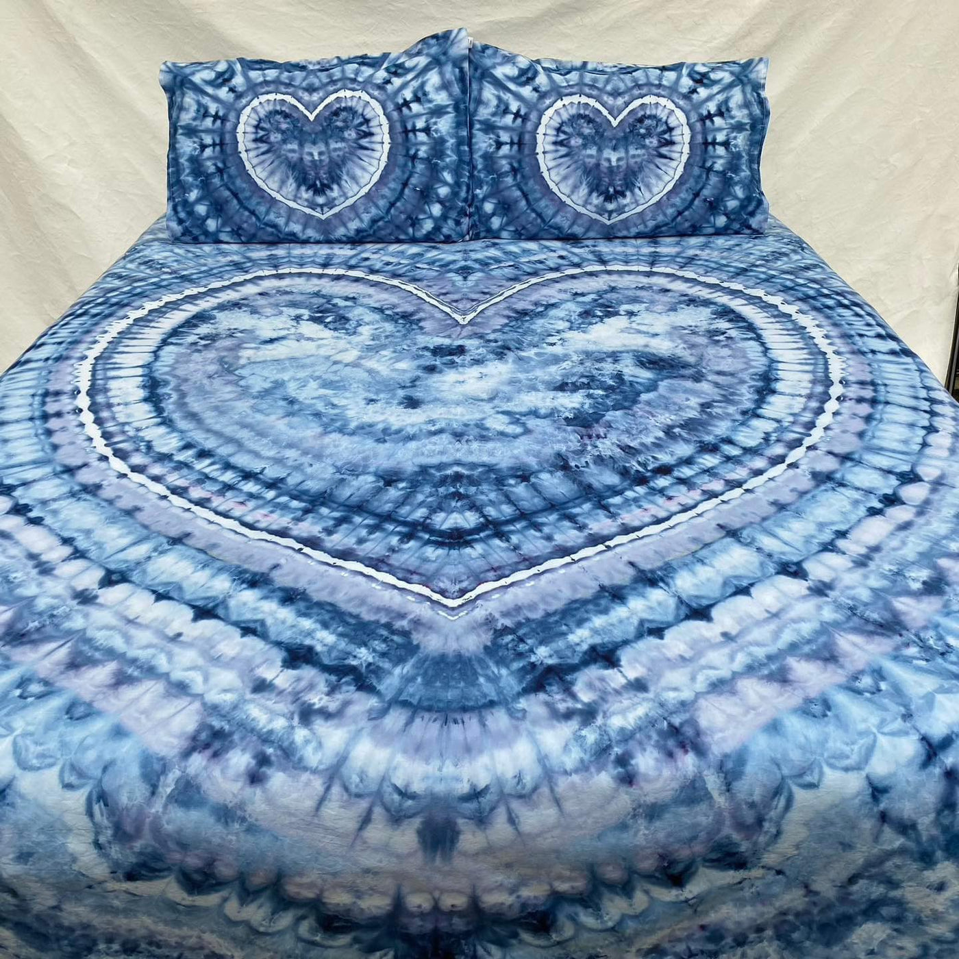 Tie Dye Heart Throw Set