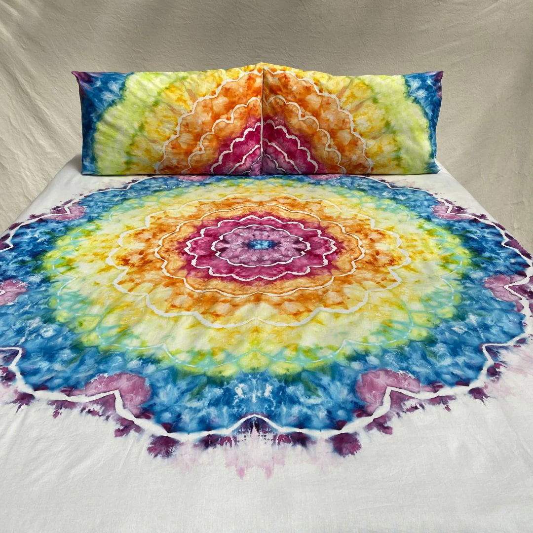Bloom tie dyed throw set