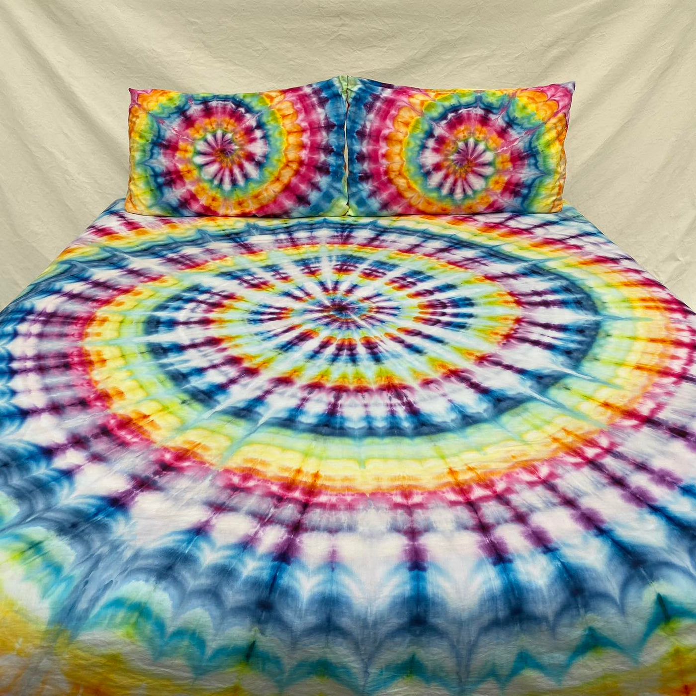 Spiral tie dyed throw set