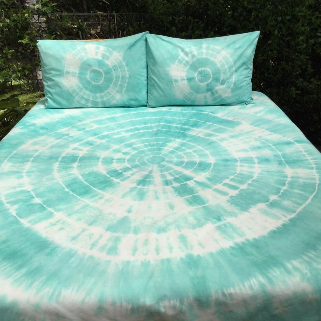 light mint green bullseye design tie dye bed