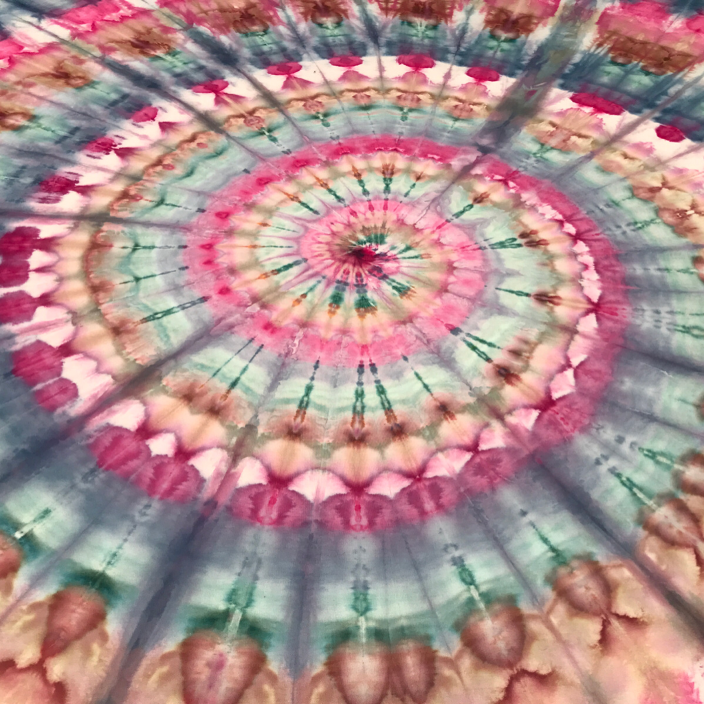 Fuchsia Pop tie dyed throw set