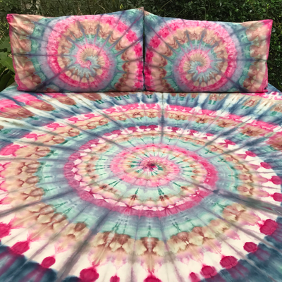 Fuchsia Pop tie dyed throw set